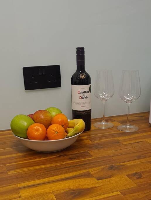 Lovely 2 Bedroom Flat With Free Parking New Southgate Dış mekan fotoğraf