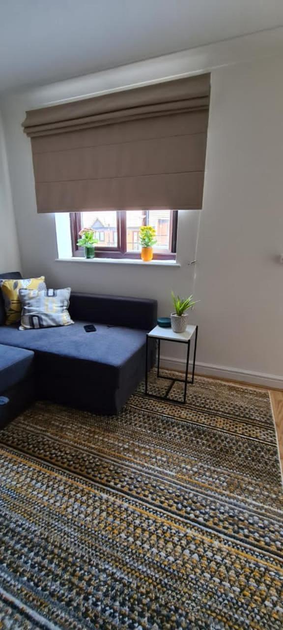 Lovely 2 Bedroom Flat With Free Parking New Southgate Dış mekan fotoğraf